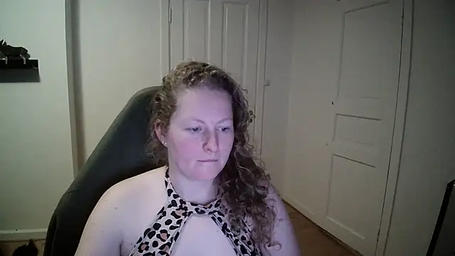 Girlnina-1995 online show from December 5, 2024, 4:34 pm