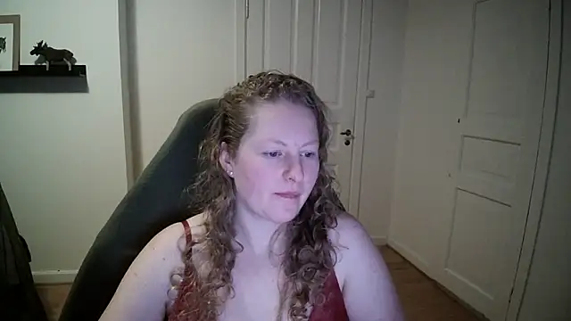 Girlnina-1995 online show from December 9, 2024, 2:17 pm
