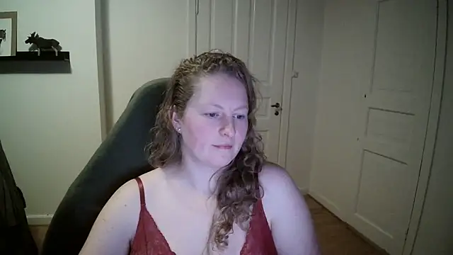 Girlnina-1995 online show from December 9, 2024, 5:19 pm