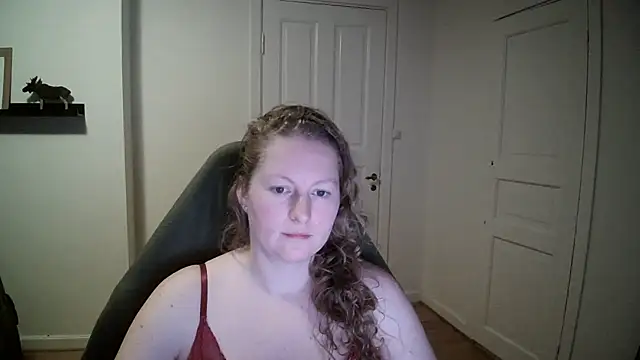 Girlnina-1995 online show from December 9, 2024, 9:16 pm