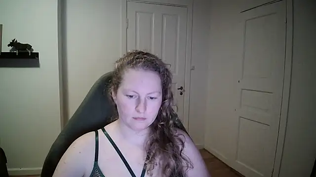 Girlnina-1995 online show from December 10, 2024, 5:11 pm