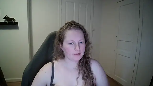 Girlnina-1995 online show from December 12, 2024, 12:33 pm