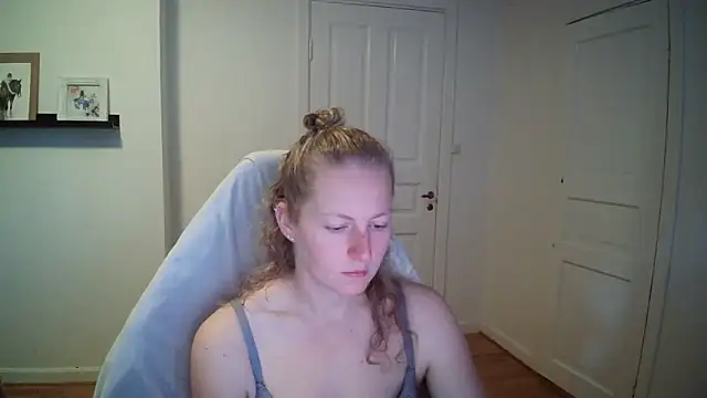 Girlnina-1995 online show from September 30, 2025, 9:14 am