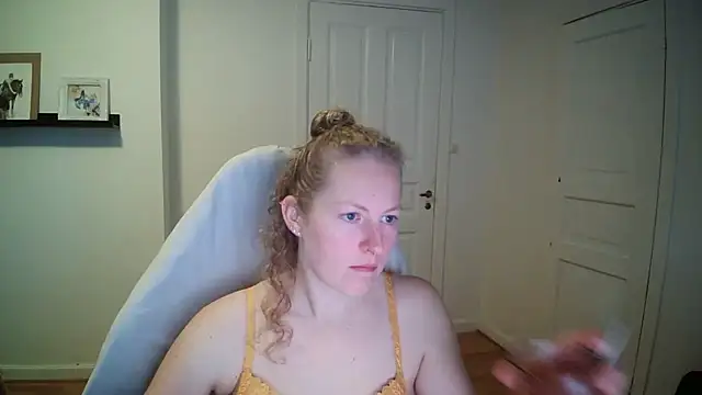 Girlnina-1995 online show from October 1, 2025, 8:42 am