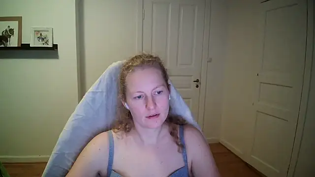 Girlnina-1995 online show from October 14, 2025, 11:00 am