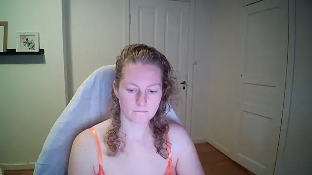 Girlnina-1995 online show from November 26, 2025, 9:32 am