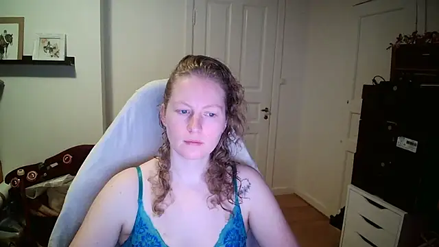 Girlnina-1995 online show from February 2, 2026, 7:29 am