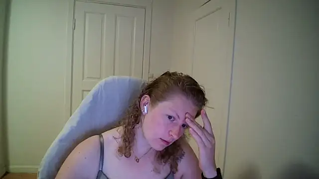 Girlnina-1995 online show from May 12, 2026, 7:49 am