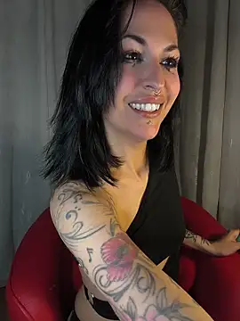Snapshot of Masha_Real_84 chatting on May 6, 2026, 8:25 pm Masha Real 84 online show from May 6, 2026, 8:25 pm