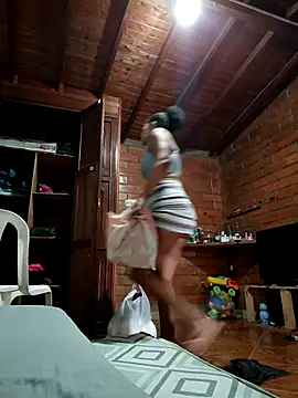 Snapshot of Bigassmommy_x chatting on October 29, 2025, 3:36 pm Bigassmommy x online show from October 29, 2025, 3:36 pm