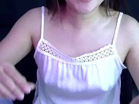Snapshot of Bee_2k chatting on October 21, 2025, 4:35 am Bee 2k online show from October 21, 2025, 4:35 am