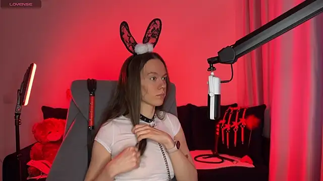 Snapshot of DivineBite chatting on September 23, 2025, 1:47 pm DivineBite online show from September 23, 2025, 1:47 pm