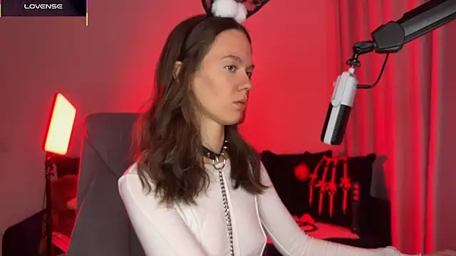 Snapshot of DivineBite chatting on September 27, 2025, 3:06 pm DivineBite online show from September 27, 2025, 3:06 pm