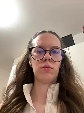 Snapshot of DivineBite chatting on October 7, 2025, 5:43 pm DivineBite online show from October 7, 2025, 5:43 pm