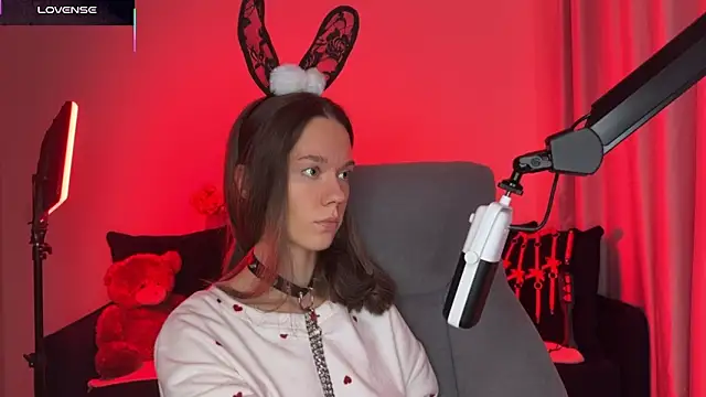 Snapshot of DivineBite chatting on October 29, 2025, 3:14 pm DivineBite online show from October 29, 2025, 3:14 pm