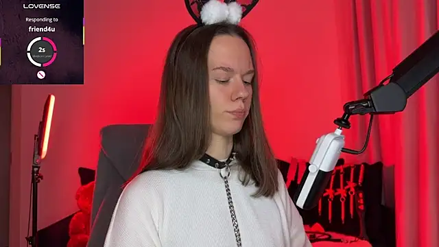 Snapshot of DivineBite chatting on October 30, 2025, 5:02 pm DivineBite online show from October 30, 2025, 5:02 pm