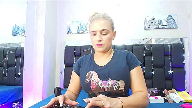Snapshot of _carolina_fox chatting on March 20, 2025, 3:02 am  carolina fox online show from March 20, 2025, 3:02 am