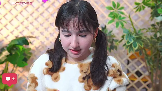 Snapshot of Pinkie_Princes chatting on October 1, 2025, 5:35 am Pinkie Princes online show from October 1, 2025, 5:35 am