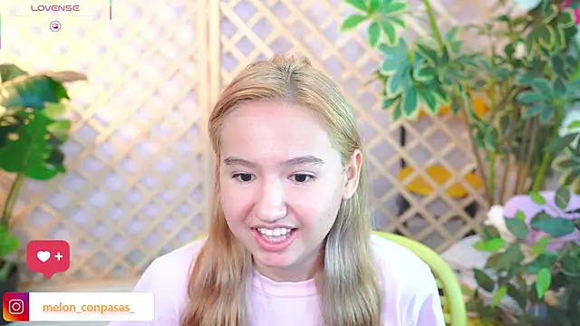 Snapshot of Pinkie_Princes chatting on October 26, 2025, 5:35 am Pinkie Princes online show from October 26, 2025, 5:35 am