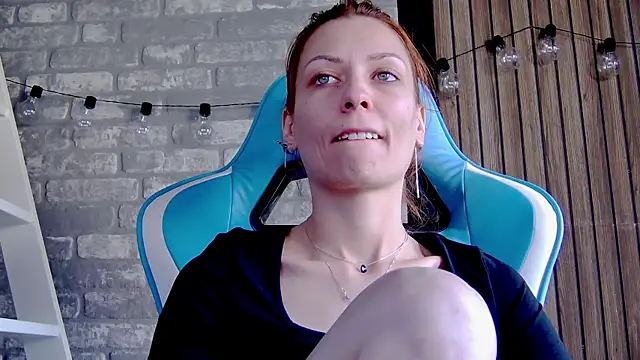 karo123421 online show from February 14, 2025, 12:36 pm