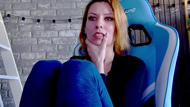 karo123421 online show from February 24, 2025, 8:27 am