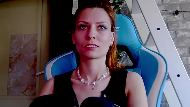 karo123421 online show from March 7, 2025, 2:12 pm