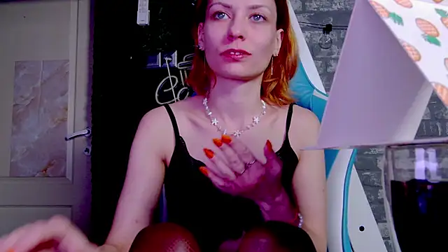 karo123421 online show from March 7, 2025, 8:22 pm