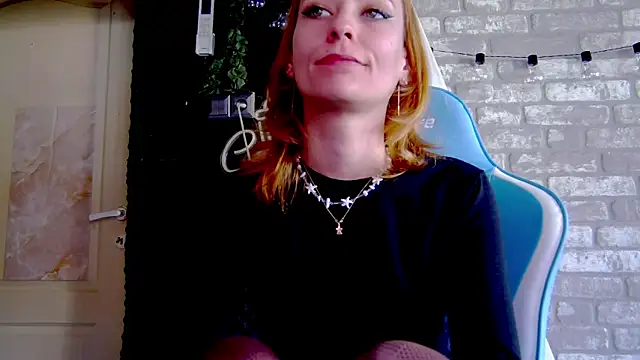 karo123421 online show from March 8, 2025, 3:02 pm