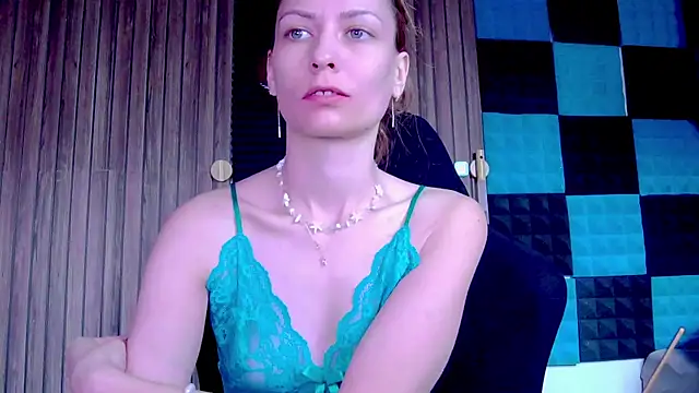 karo123421 online show from March 14, 2025, 2:08 pm