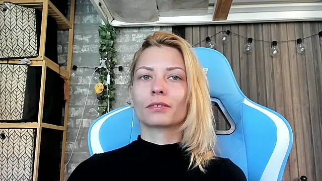 karo123421 online show from September 19, 2025, 12:17 pm