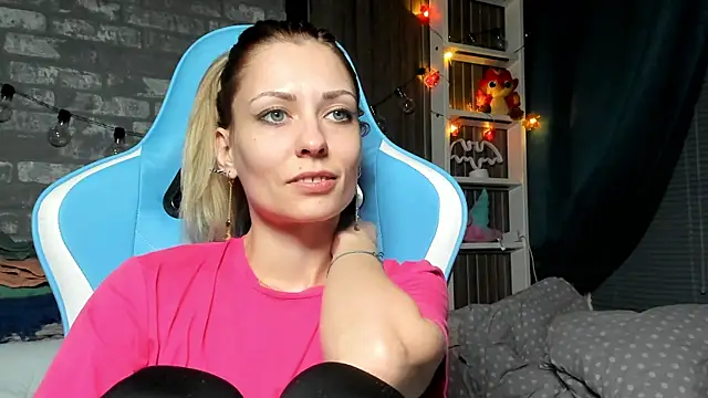 karo123421 online show from December 15, 2025, 8:46 pm