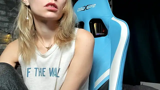 karo123421 online show from December 17, 2025, 9:10 pm