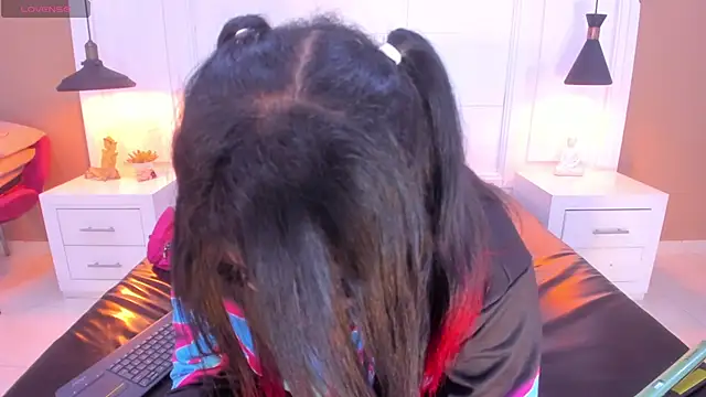 Snapshot of SilvanaCapelli chatting on October 16, 2025, 5:19 am SilvanaCapelli online show from October 16, 2025, 5:19 am