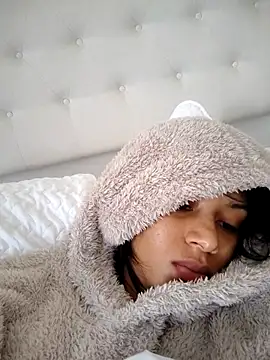 Snapshot of Leaberry chatting on September 19, 2025, 4:18 pm Leaberry online show from September 19, 2025, 4:18 pm