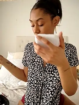 Snapshot of Leaberry chatting on September 23, 2025, 8:56 pm Leaberry online show from September 23, 2025, 8:56 pm