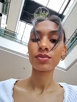 Snapshot of Leaberry chatting on October 10, 2025, 7:46 pm Leaberry online show from October 10, 2025, 7:46 pm