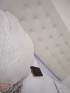 Snapshot of Leaberry chatting on October 18, 2025, 4:41 pm Leaberry online show from October 18, 2025, 4:41 pm