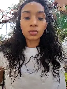 Snapshot of Leaberry chatting on October 20, 2025, 8:31 pm Leaberry online show from October 20, 2025, 8:31 pm