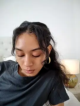 Snapshot of Leaberry chatting on October 24, 2025, 5:31 pm Leaberry online show from October 24, 2025, 5:31 pm