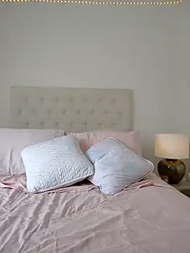 Leaberry online show from November 12, 2025, 5:46 pm