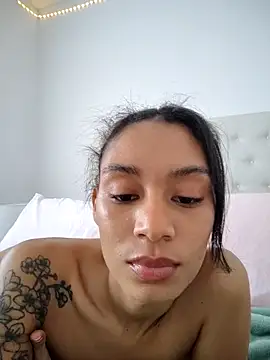 Leaberry online show from November 16, 2025, 6:57 pm