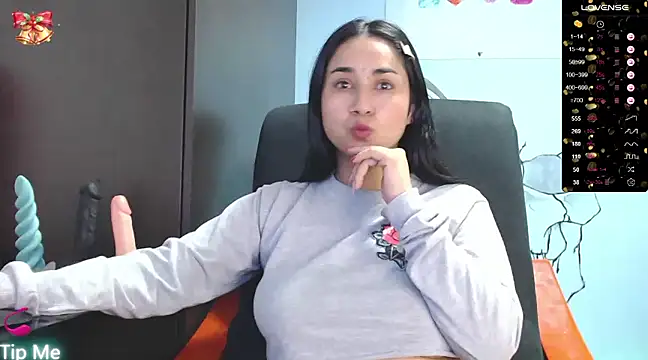 Annyee1 online show from December 19, 2024, 11:39 am