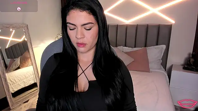 Snapshot of Veronicalanx1 chatting on June 17, 2026, 11:01 am Veronicalanx1 online show from June 17, 2026, 11:01 am