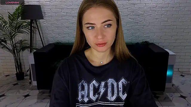 Adelyna Bird online show from September 18, 2025, 6:15 am