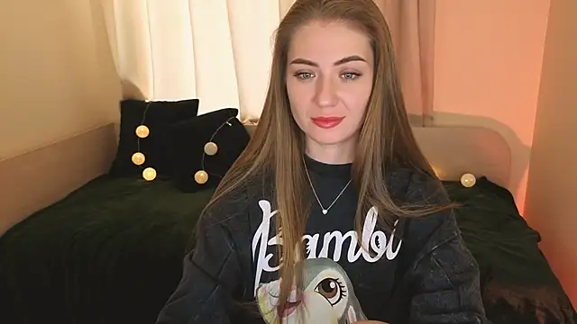 Adelyna Bird online show from December 2, 2025, 7:36 am