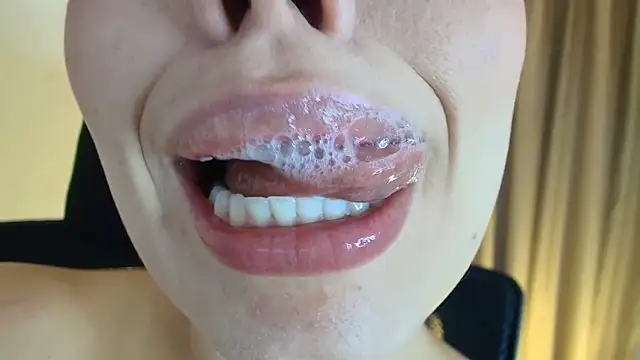 lisbet21x online show from May 7, 2026, 10:04 pm