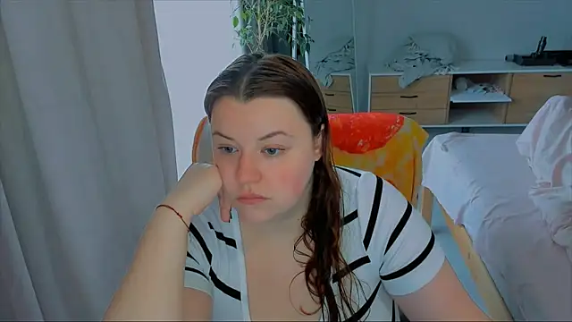 PolinaSalvatore online show from October 19, 2025, 9:10 am