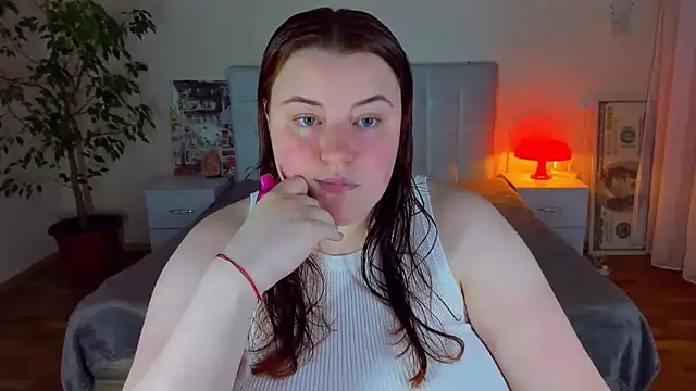 PolinaSalvatore online show from June 11, 2026, 7:23 pm