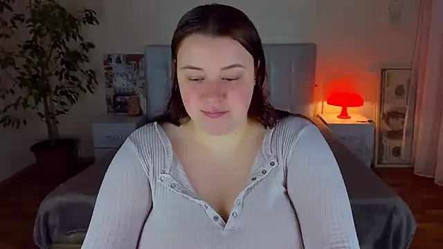 PolinaSalvatore online show from June 14, 2026, 7:49 pm