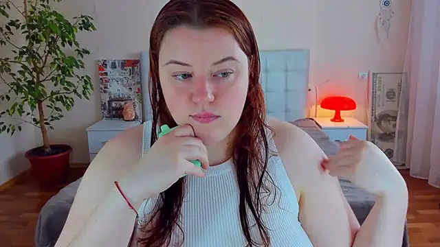 PolinaSalvatore online show from June 18, 2026, 2:43 pm